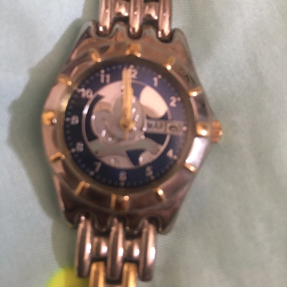 Mickey Mouse Watch - Picture 2 of 6